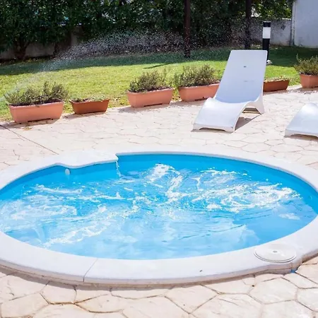 1 Bed With Pool
